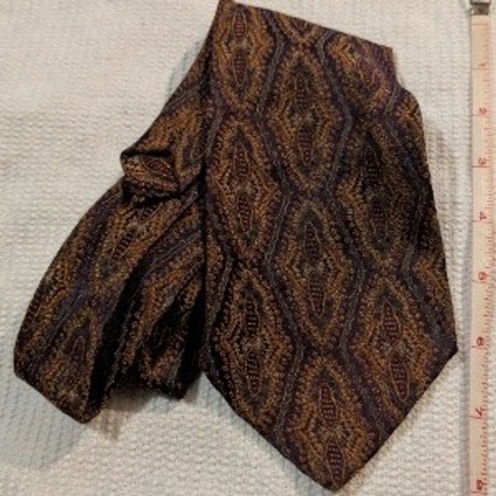 Rhodia Mens Vintage Silk Tie Italy Paisley Medallion Purple Gold Jacquard 3.75in